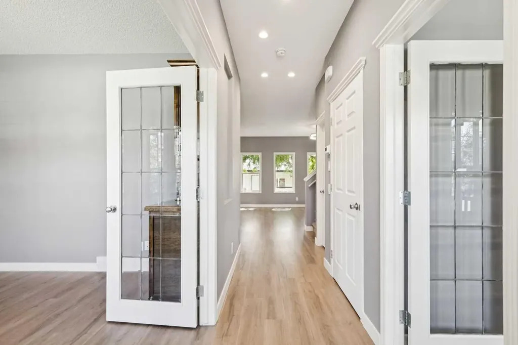 137 Prestwick Mews SE Calgary AB T2Z 3X6