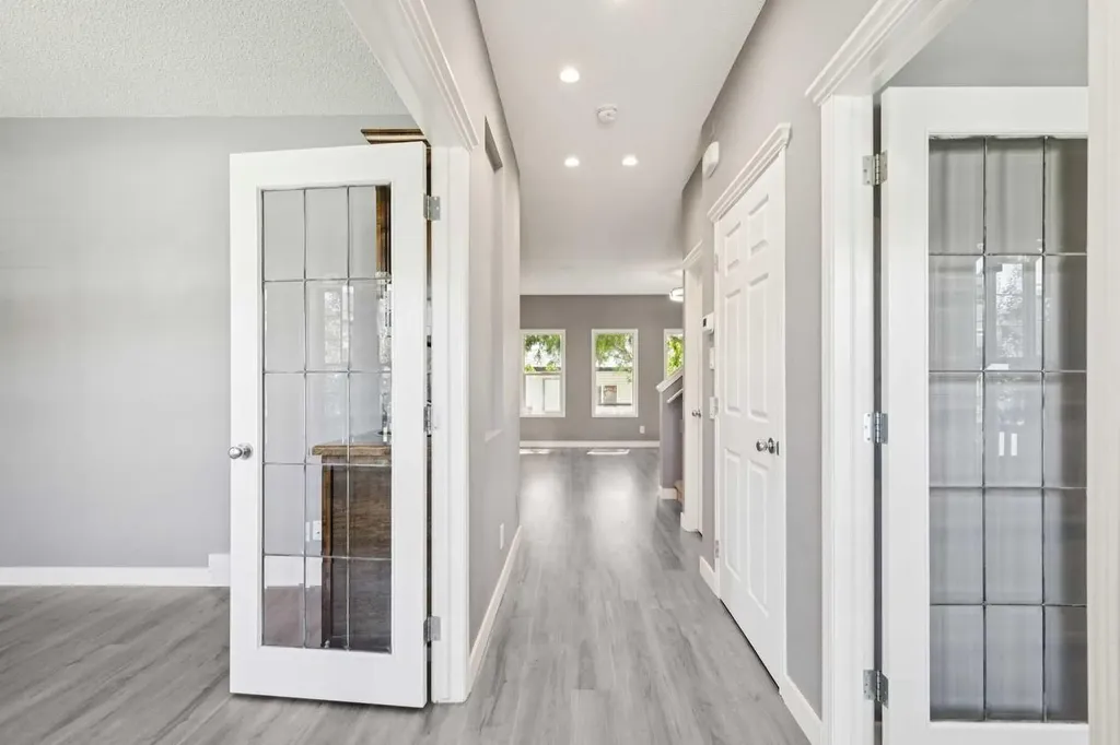 137 Prestwick Mews SE Calgary AB T2Z 3X6