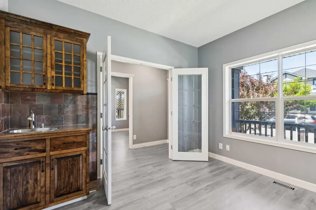 137 Prestwick Mews SE Calgary AB T2Z 3X6