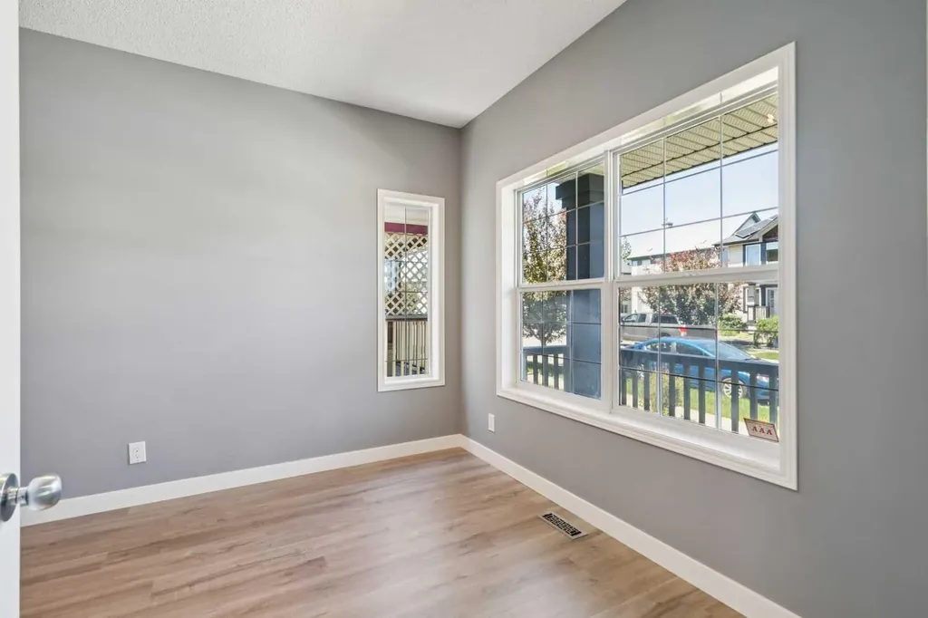 137 Prestwick Mews SE Calgary AB T2Z 3X6