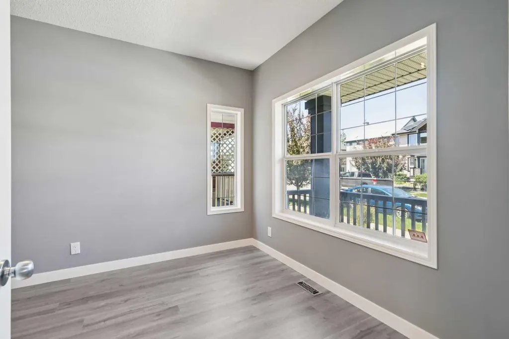 137 Prestwick Mews SE Calgary AB T2Z 3X6