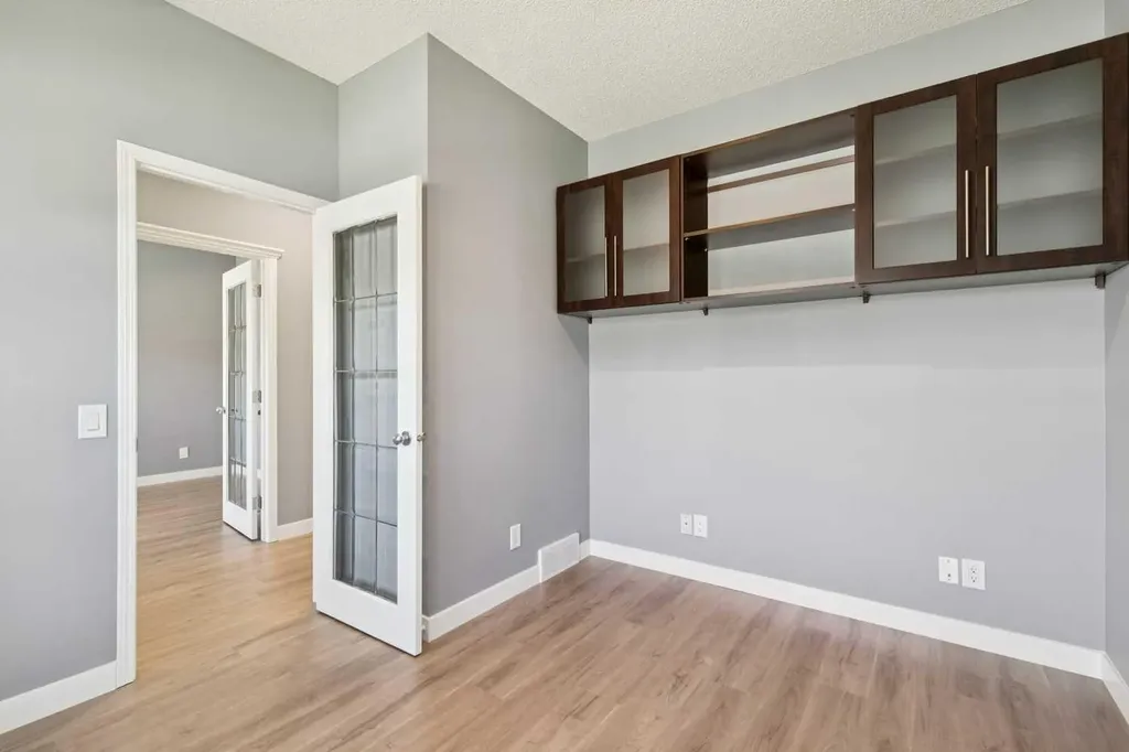 137 Prestwick Mews SE Calgary AB T2Z 3X6