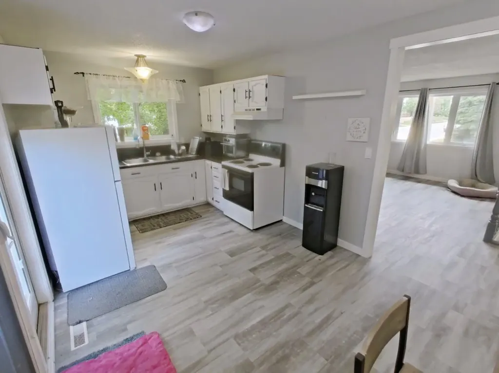 121 Park Crescent Stavely AB T0L 1Z0