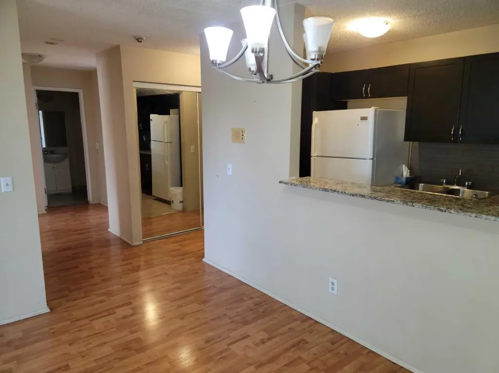 1712 38 Street SE Calgary AB t2a1h1
