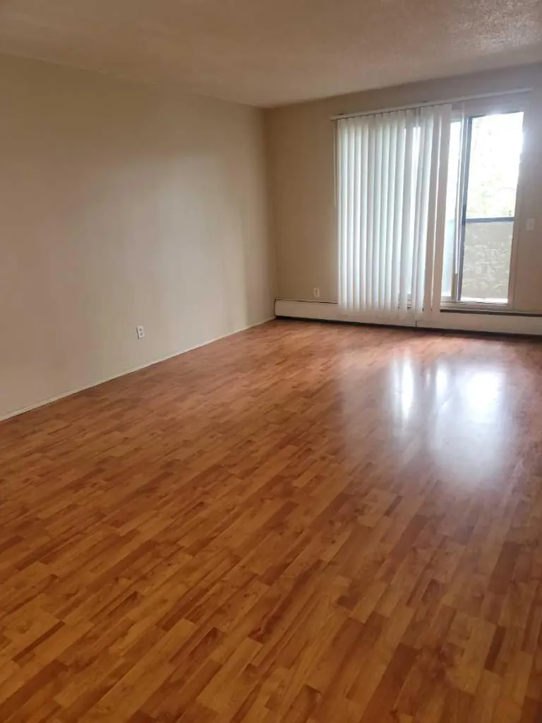 1712 38 Street SE Calgary AB t2a1h1