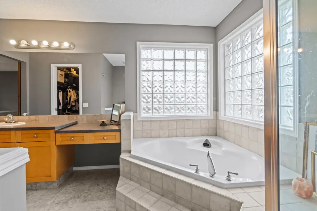21 Chapalina Park Crescent SE Calgary AB T2X 3S1
