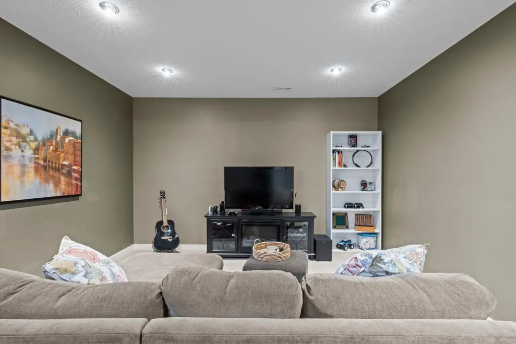 21 Chapalina Park Crescent SE Calgary AB T2X 3S1