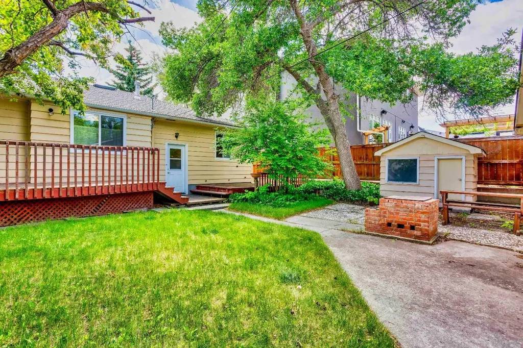 2308 9 Avenue NW Calgary AB T2N 1E7