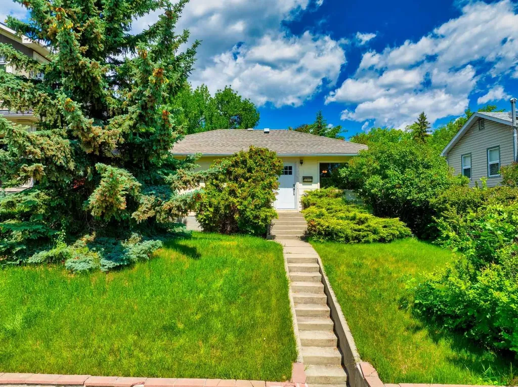 2308 9 Avenue NW Calgary AB T2N 1E7