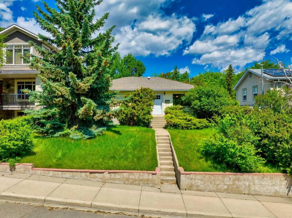 2308 9 Avenue NW Calgary AB T2N 1E7