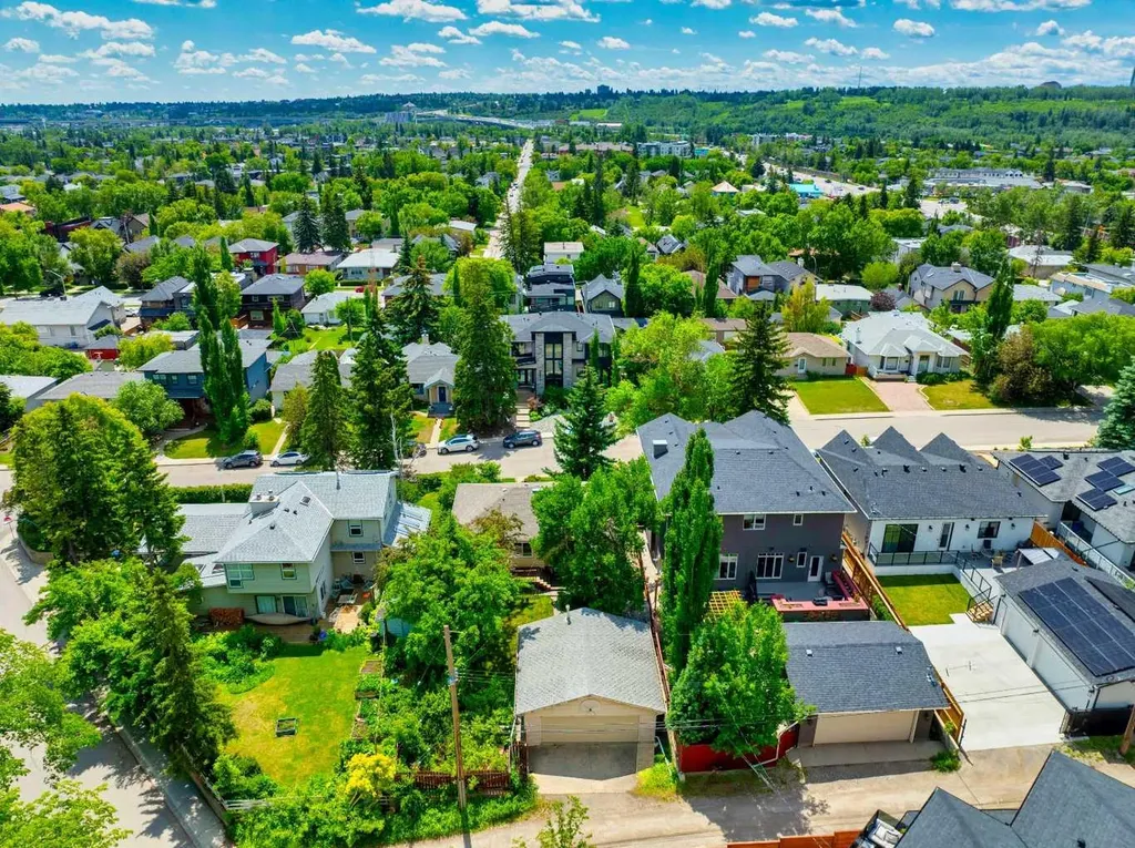 2308 9 Avenue NW Calgary AB T2N 1E7