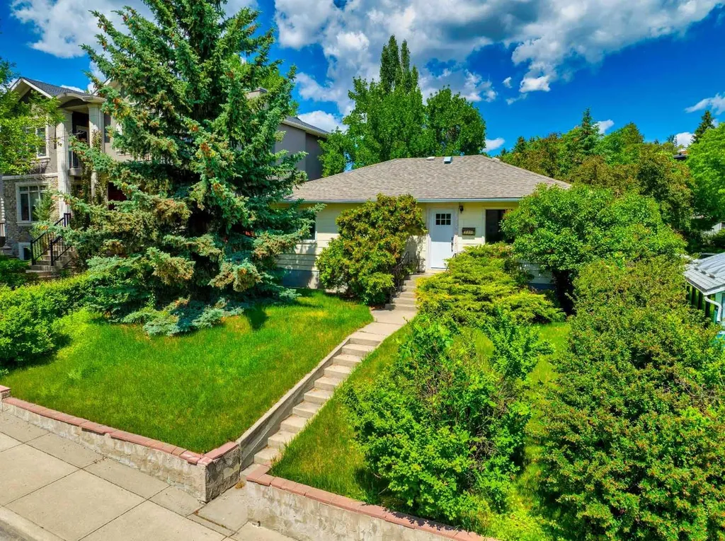 2308 9 Avenue NW Calgary AB T2N 1E7