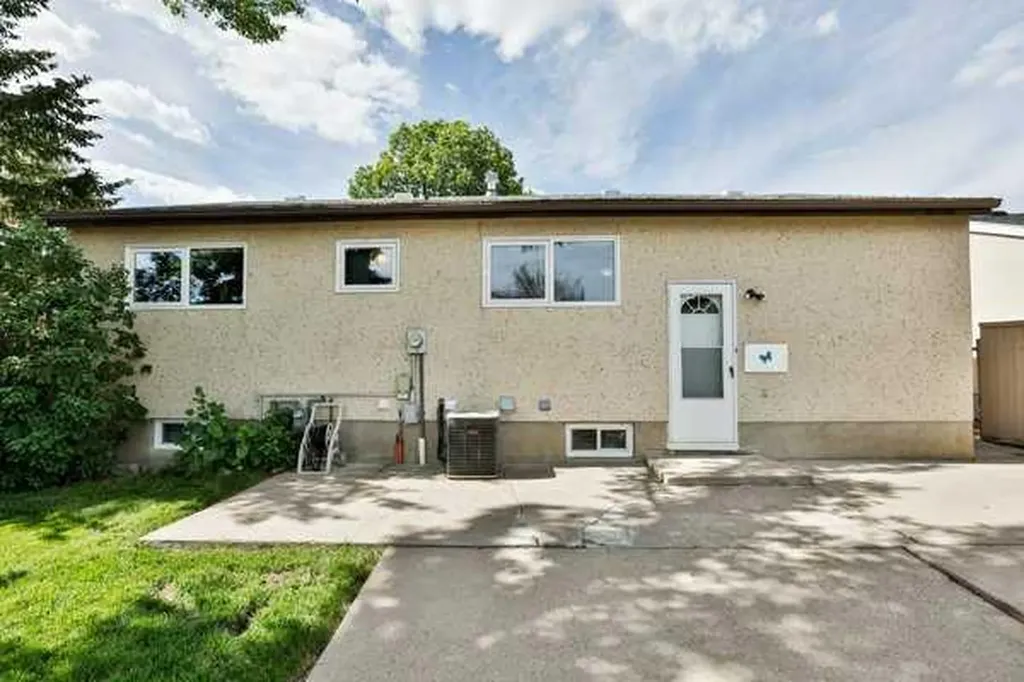 414 12 Avenue N Lethbridge AB T1H 1P3