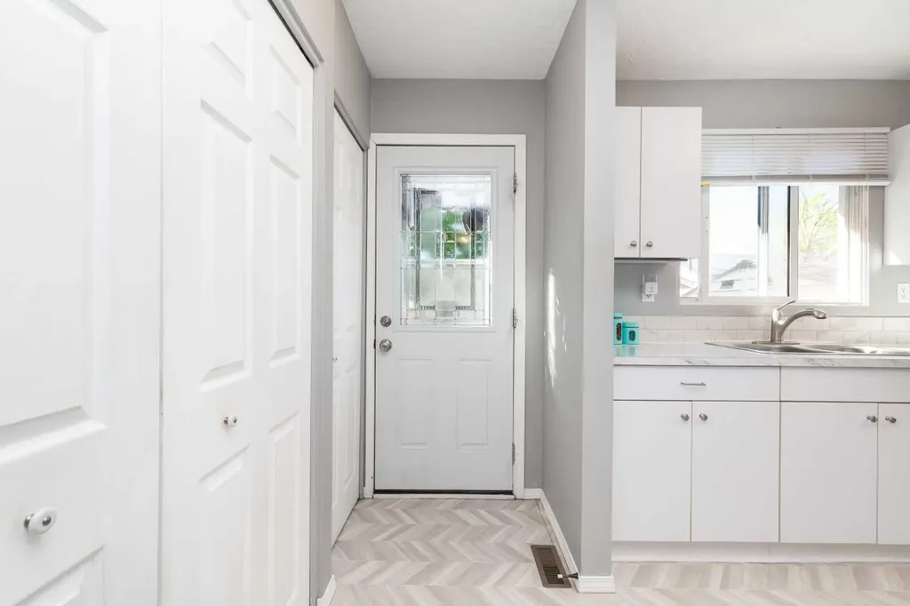 57 Honeysuckle Road N Lethbridge AB T1H 4J7