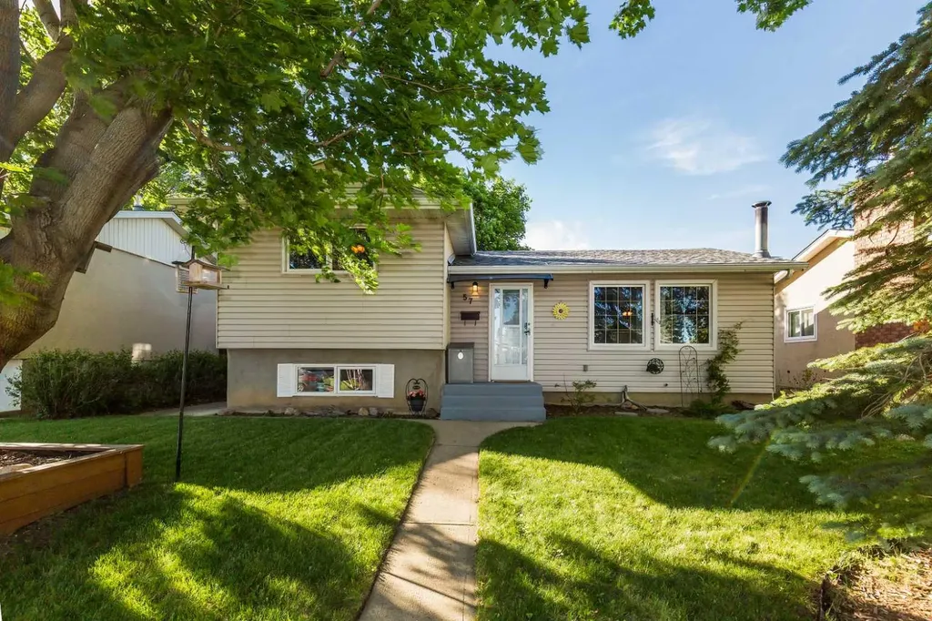 57 Honeysuckle Road N Lethbridge AB T1H 4J7