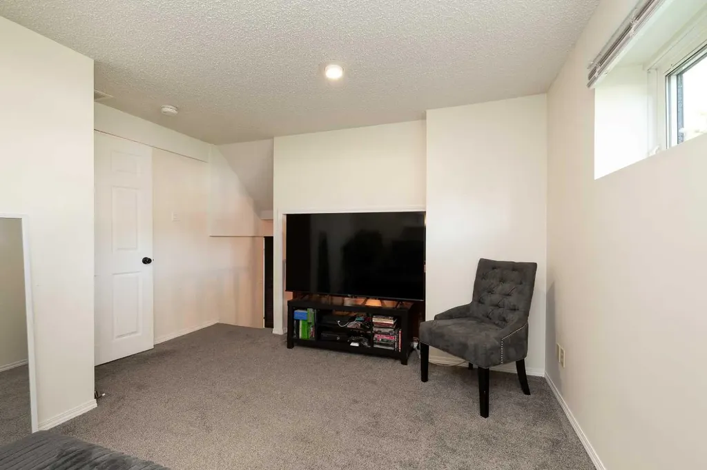 57 Honeysuckle Road N Lethbridge AB T1H 4J7