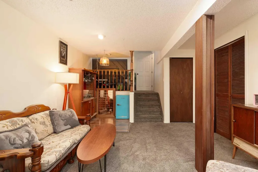 57 Honeysuckle Road N Lethbridge AB T1H 4J7