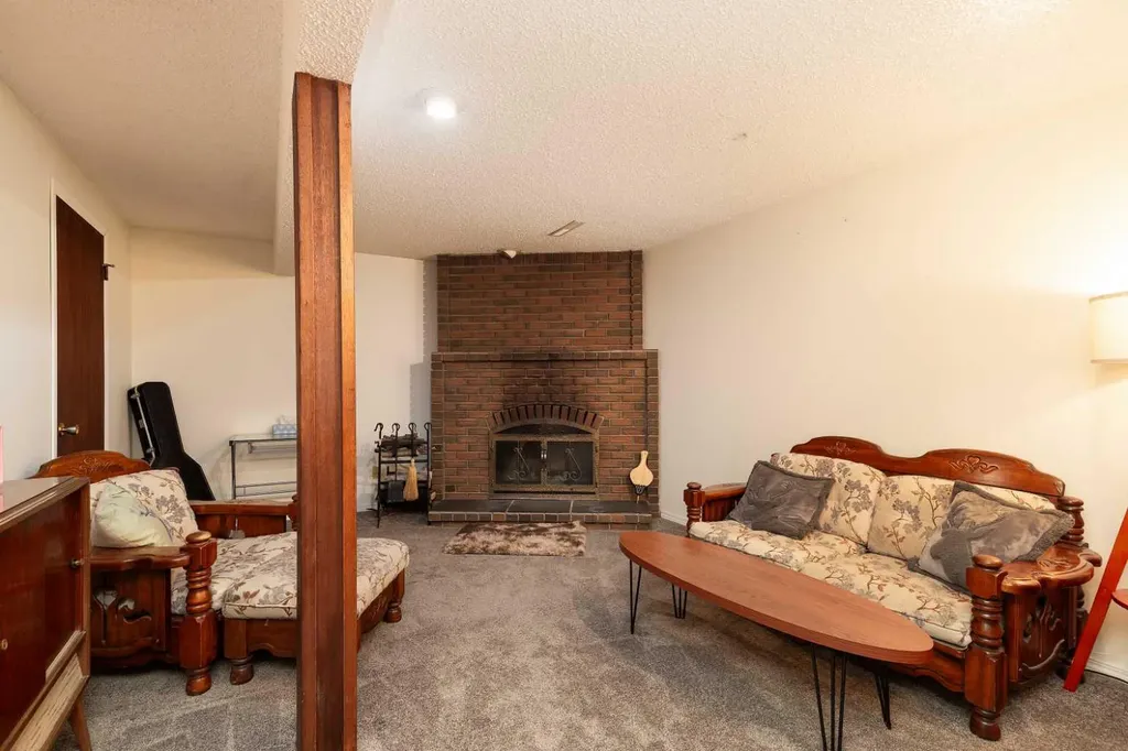 57 Honeysuckle Road N Lethbridge AB T1H 4J7
