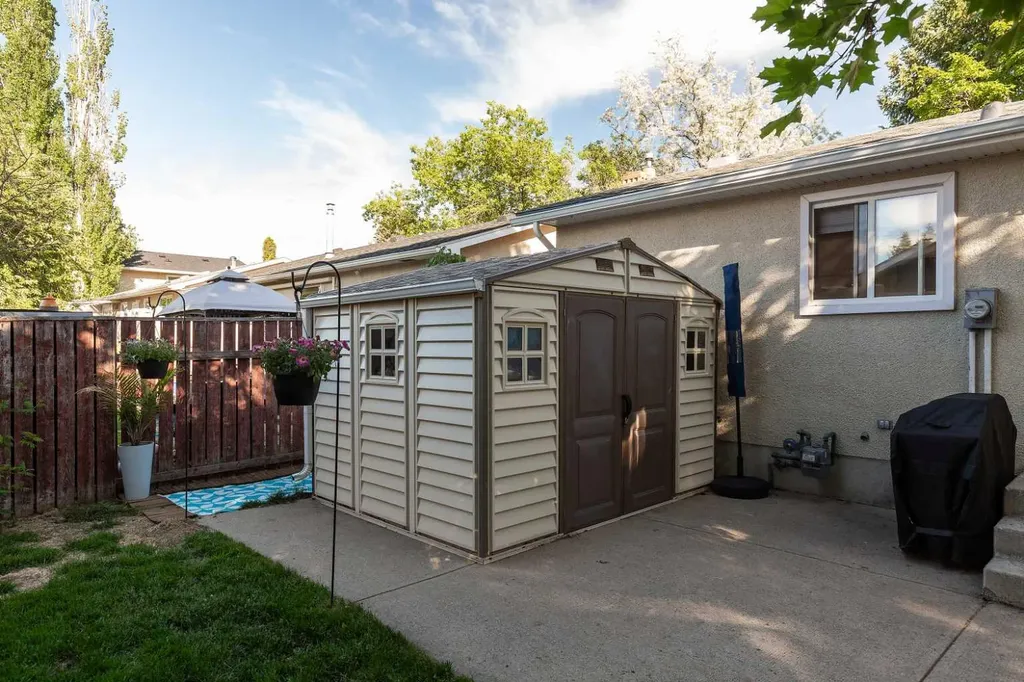 57 Honeysuckle Road N Lethbridge AB T1H 4J7