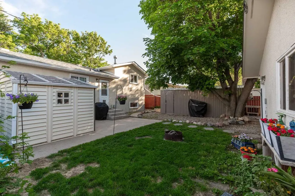 57 Honeysuckle Road N Lethbridge AB T1H 4J7
