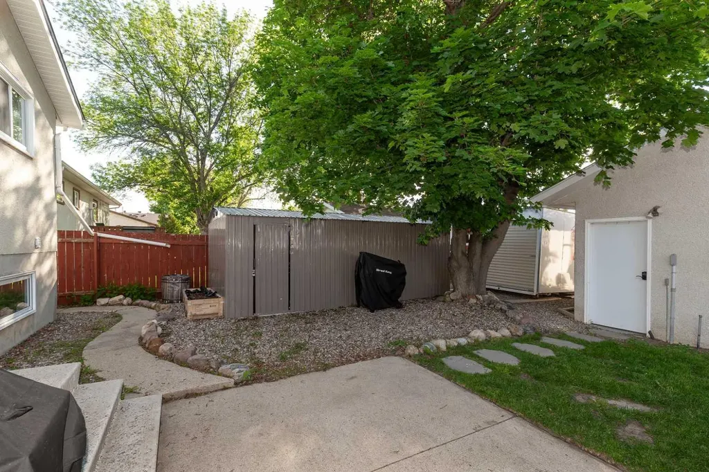 57 Honeysuckle Road N Lethbridge AB T1H 4J7