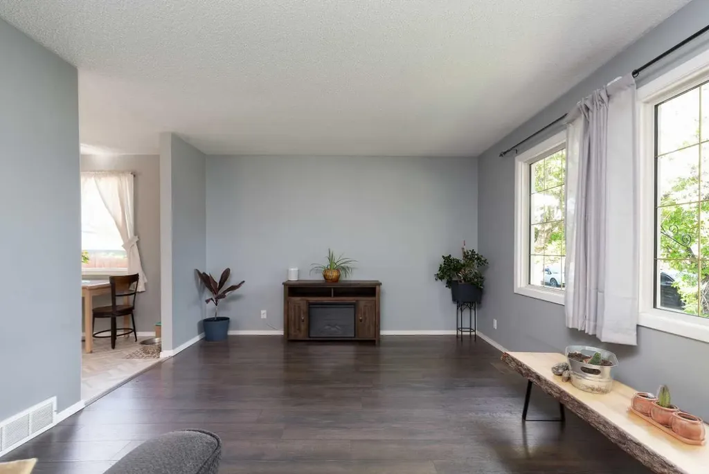 57 Honeysuckle Road N Lethbridge AB T1H 4J7
