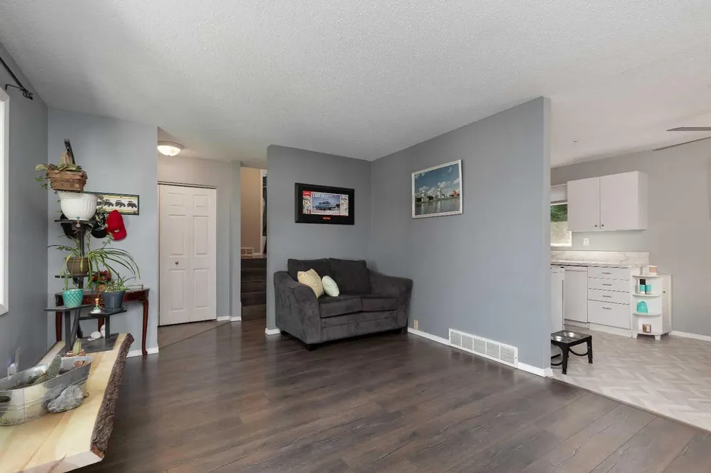 57 Honeysuckle Road N Lethbridge AB T1H 4J7