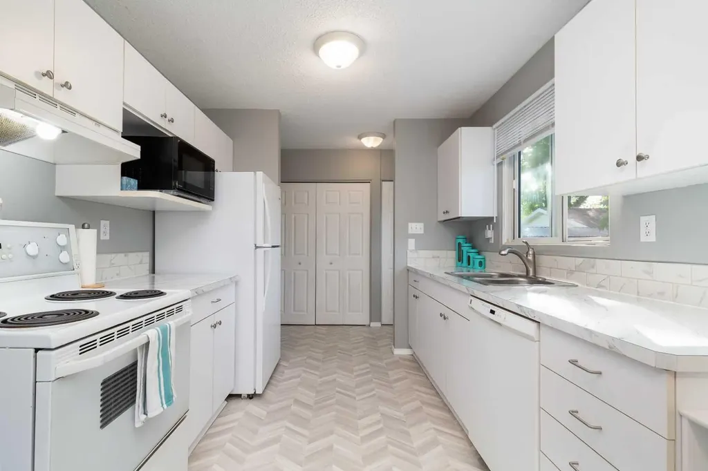 57 Honeysuckle Road N Lethbridge AB T1H 4J7