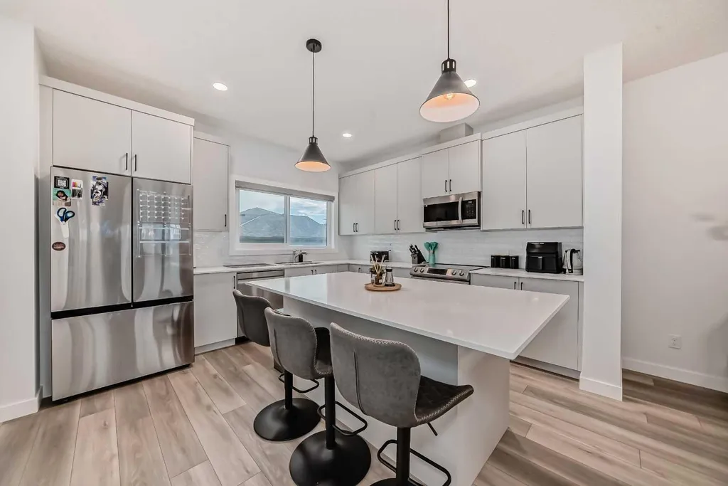114 Midgrove SW Airdrie AB T4B 5H2
