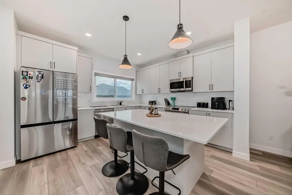 114 Midgrove SW Airdrie AB T4B 5H2