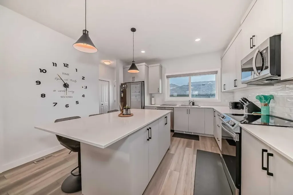 114 Midgrove SW Airdrie AB T4B 5H2