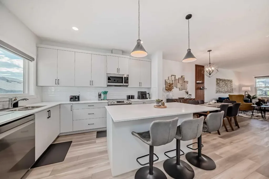 114 Midgrove SW Airdrie AB T4B 5H2