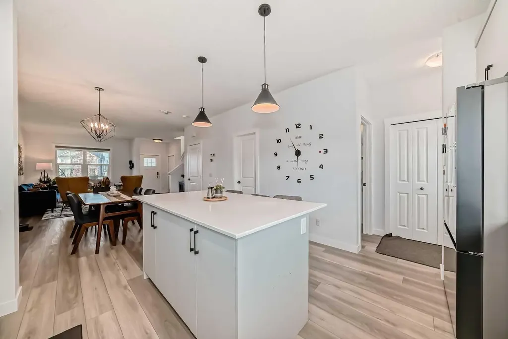 114 Midgrove SW Airdrie AB T4B 5H2