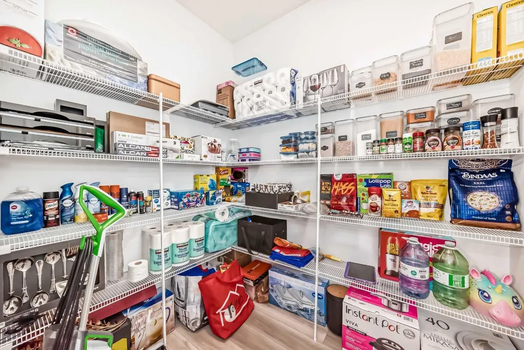 114 Midgrove SW Airdrie AB T4B 5H2