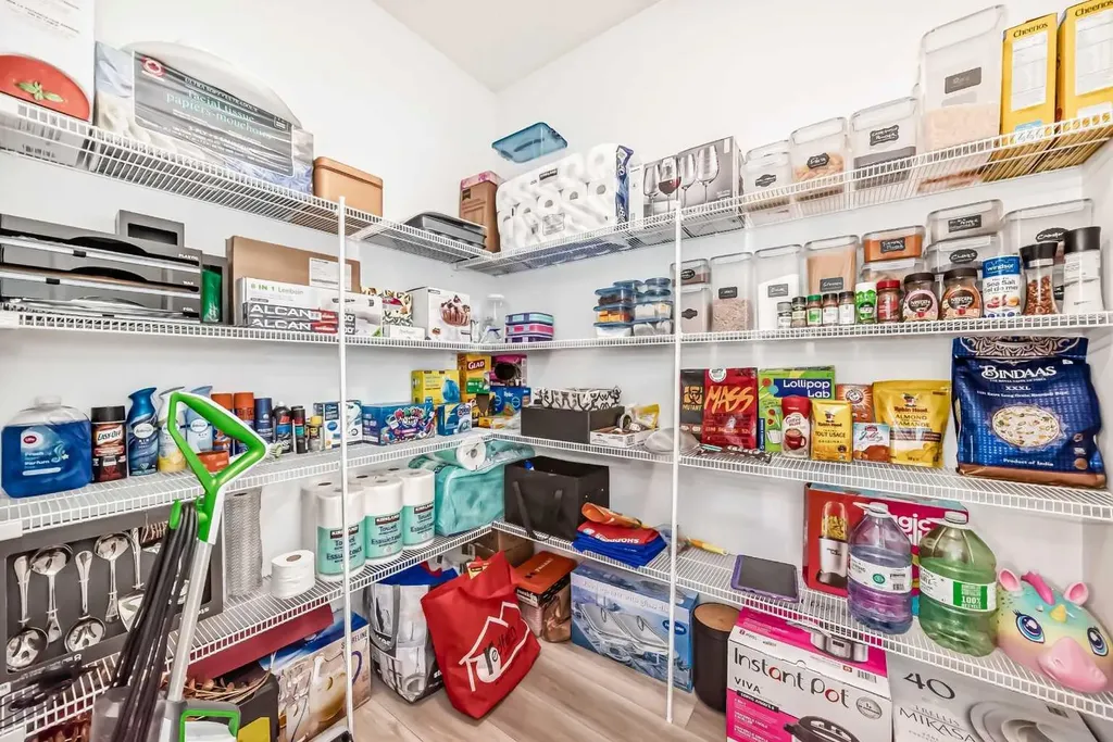 114 Midgrove SW Airdrie AB T4B 5H2