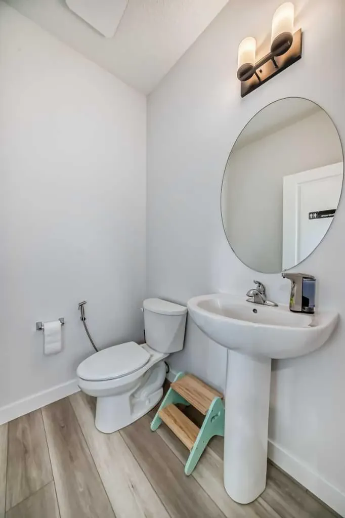 114 Midgrove SW Airdrie AB T4B 5H2