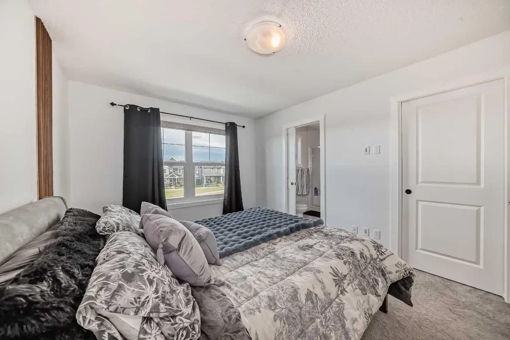 114 Midgrove SW Airdrie AB T4B 5H2