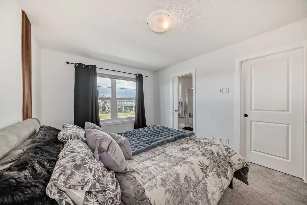 114 Midgrove SW Airdrie AB T4B 5H2