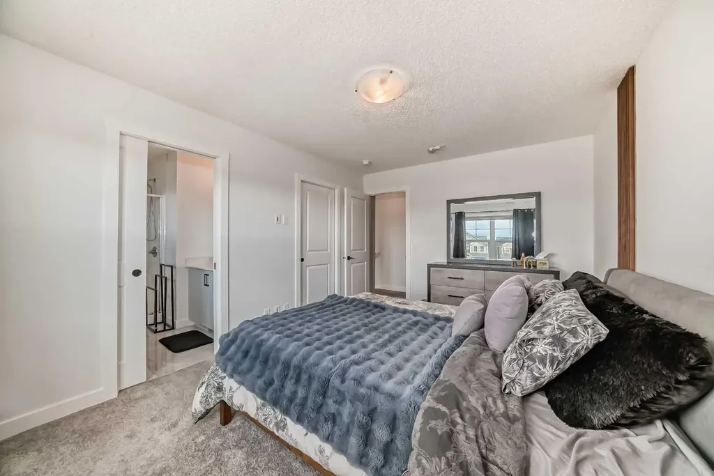 114 Midgrove SW Airdrie AB T4B 5H2