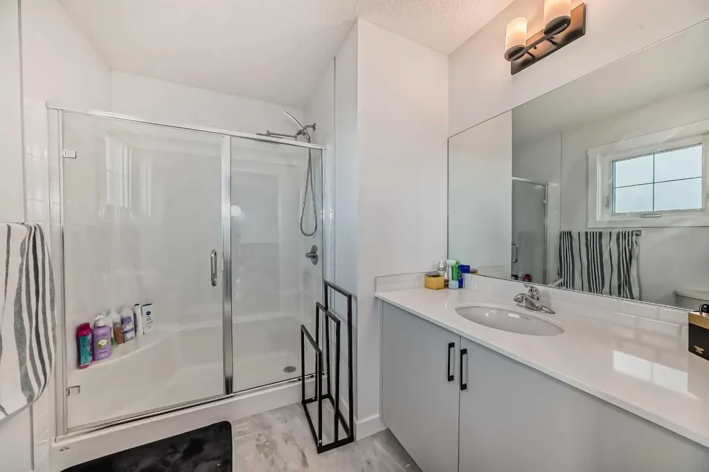 114 Midgrove SW Airdrie AB T4B 5H2