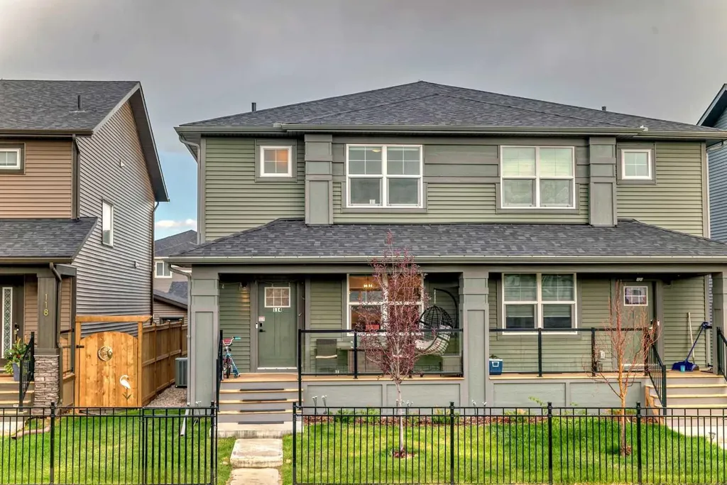 114 Midgrove SW Airdrie AB T4B 5H2