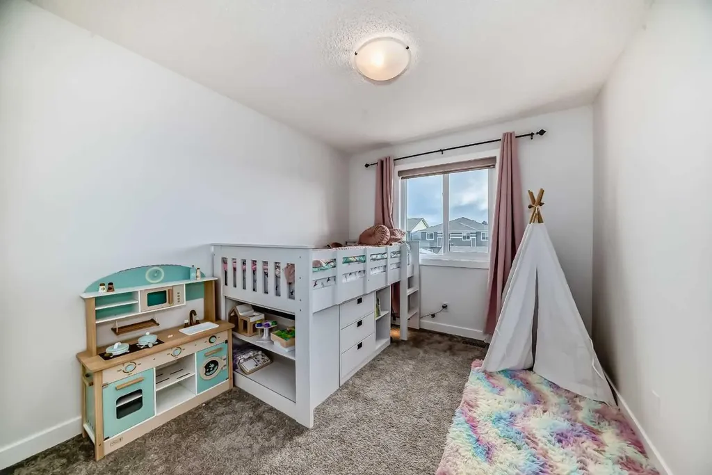 114 Midgrove SW Airdrie AB T4B 5H2