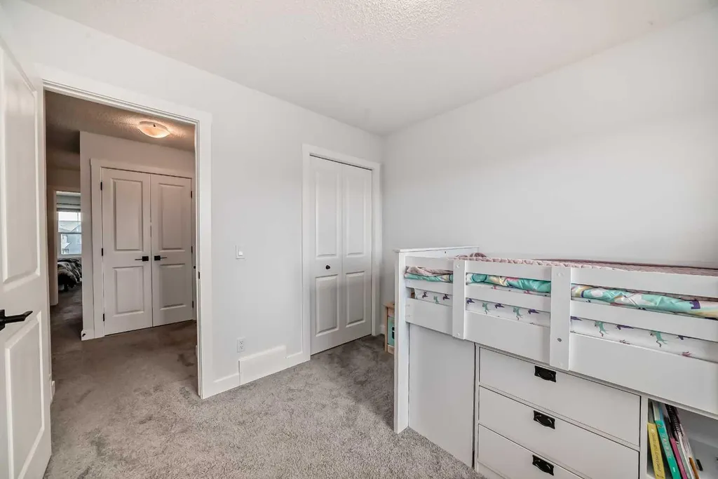 114 Midgrove SW Airdrie AB T4B 5H2