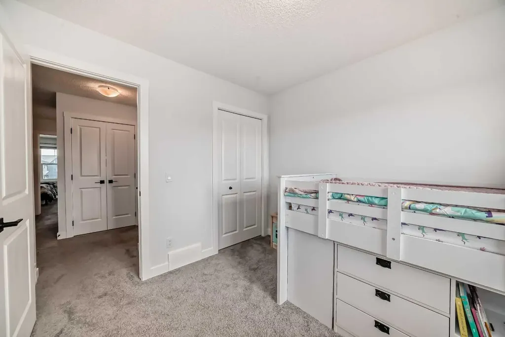 114 Midgrove SW Airdrie AB T4B 5H2