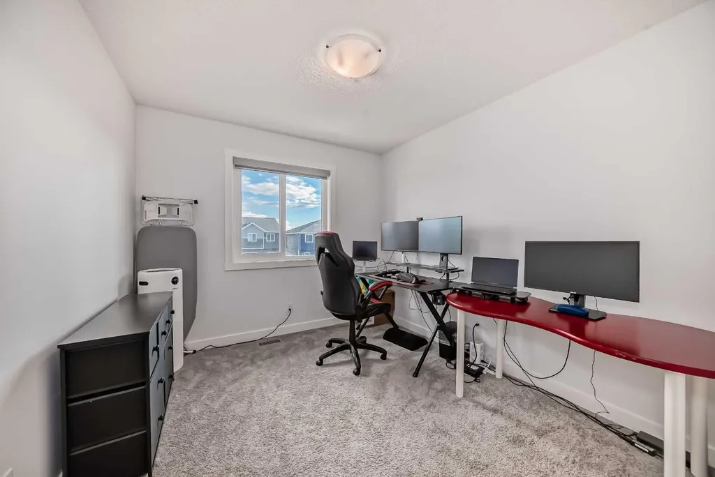 114 Midgrove SW Airdrie AB T4B 5H2