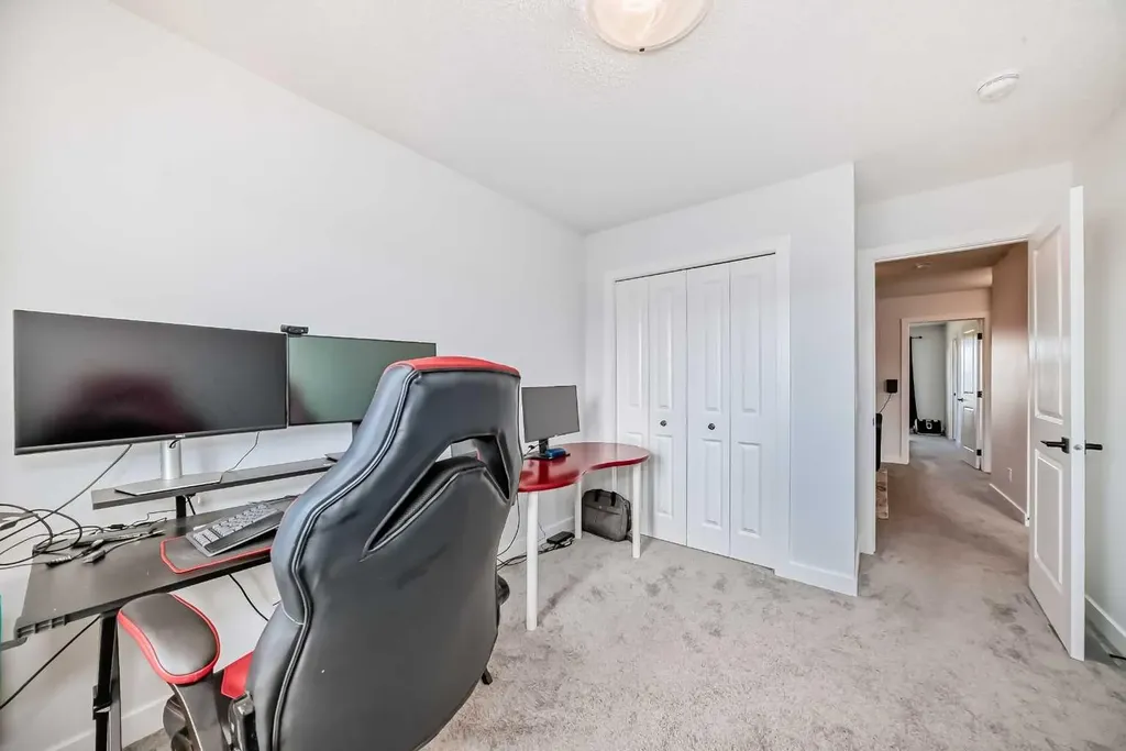 114 Midgrove SW Airdrie AB T4B 5H2