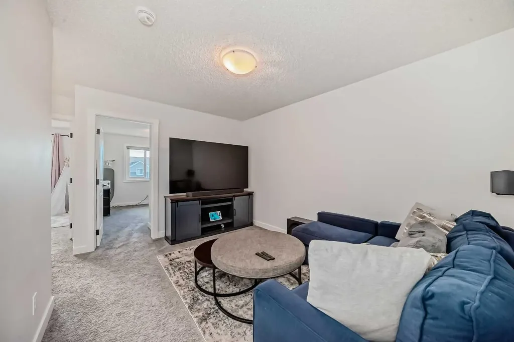 114 Midgrove SW Airdrie AB T4B 5H2