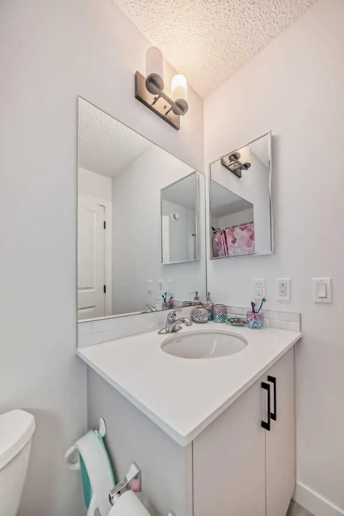 114 Midgrove SW Airdrie AB T4B 5H2