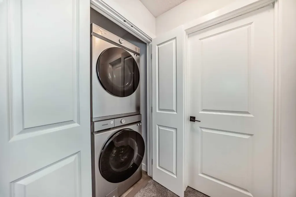 114 Midgrove SW Airdrie AB T4B 5H2