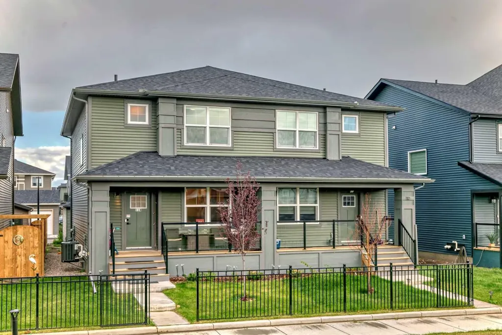 114 Midgrove SW Airdrie AB T4B 5H2